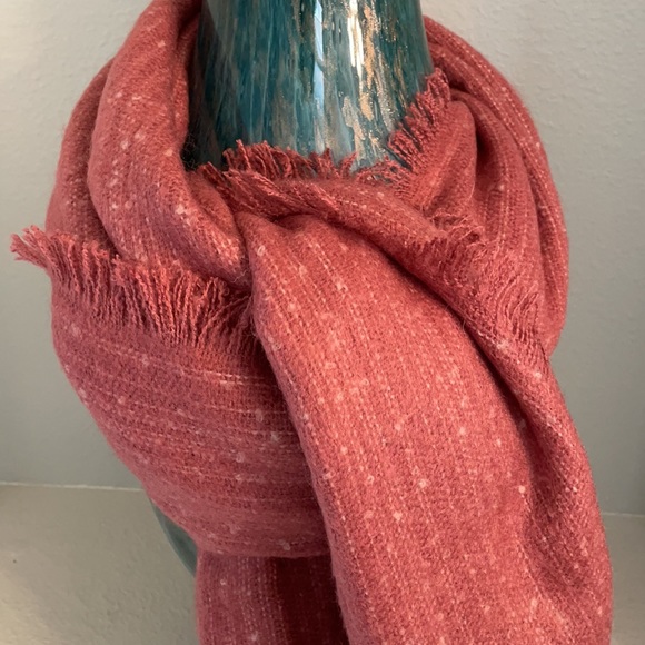 NWOT scarf/shawl extra large and super soft - Picture 2 of 8